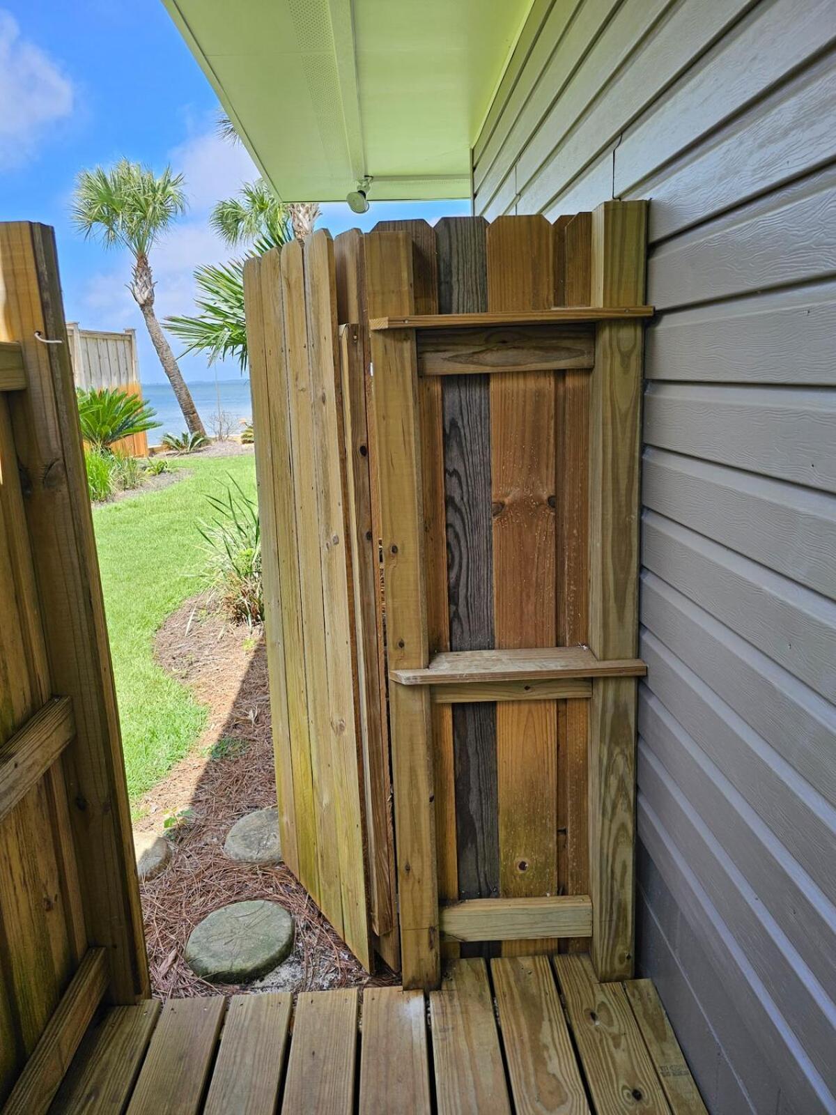 Hidden Gem With New Patio And Private Dock Holiday home