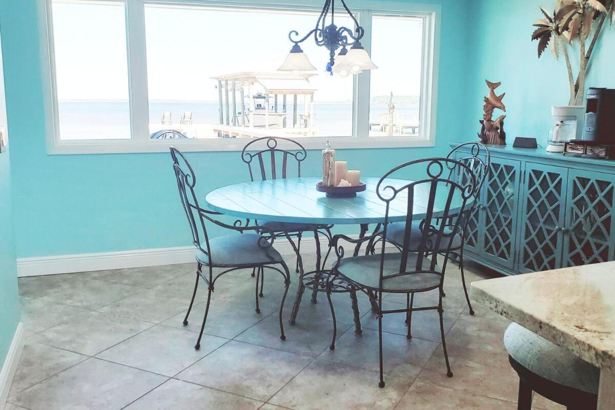 Holiday home Hidden Gem With New Patio And Private Dock