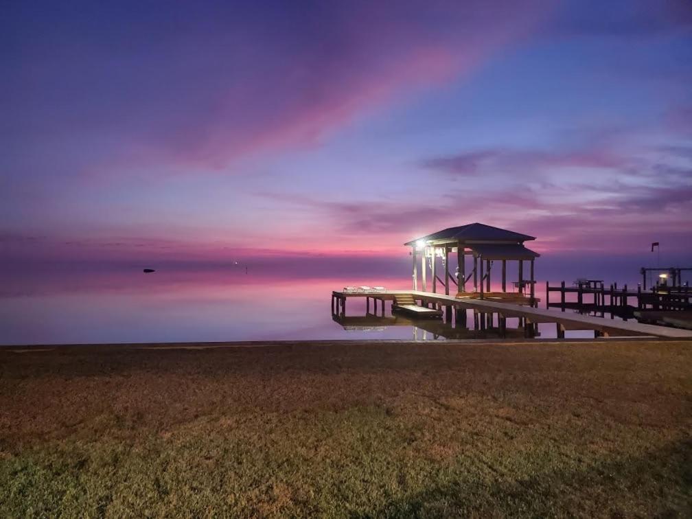 Hidden Gem With New Patio And Private Dock *
