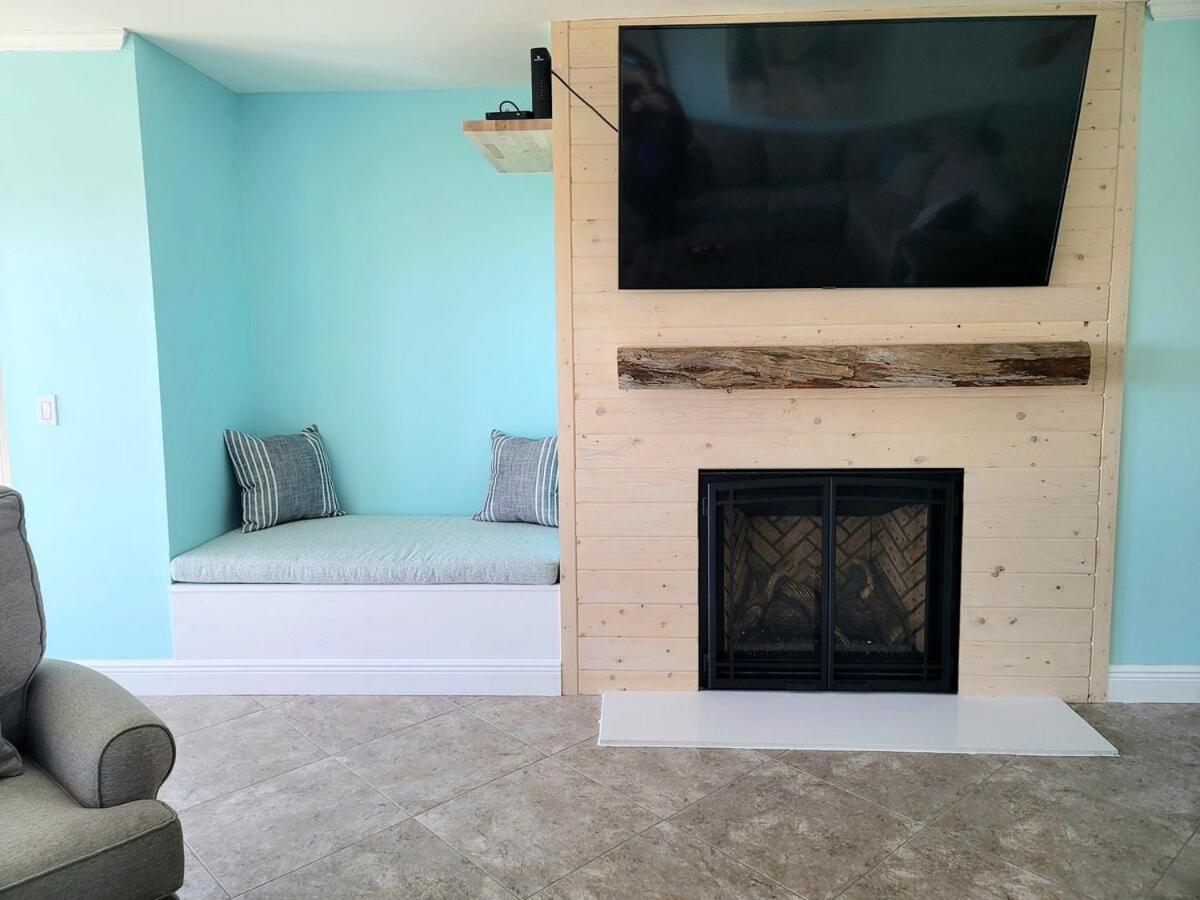 Holiday home Hidden Gem With New Patio And Private Dock *