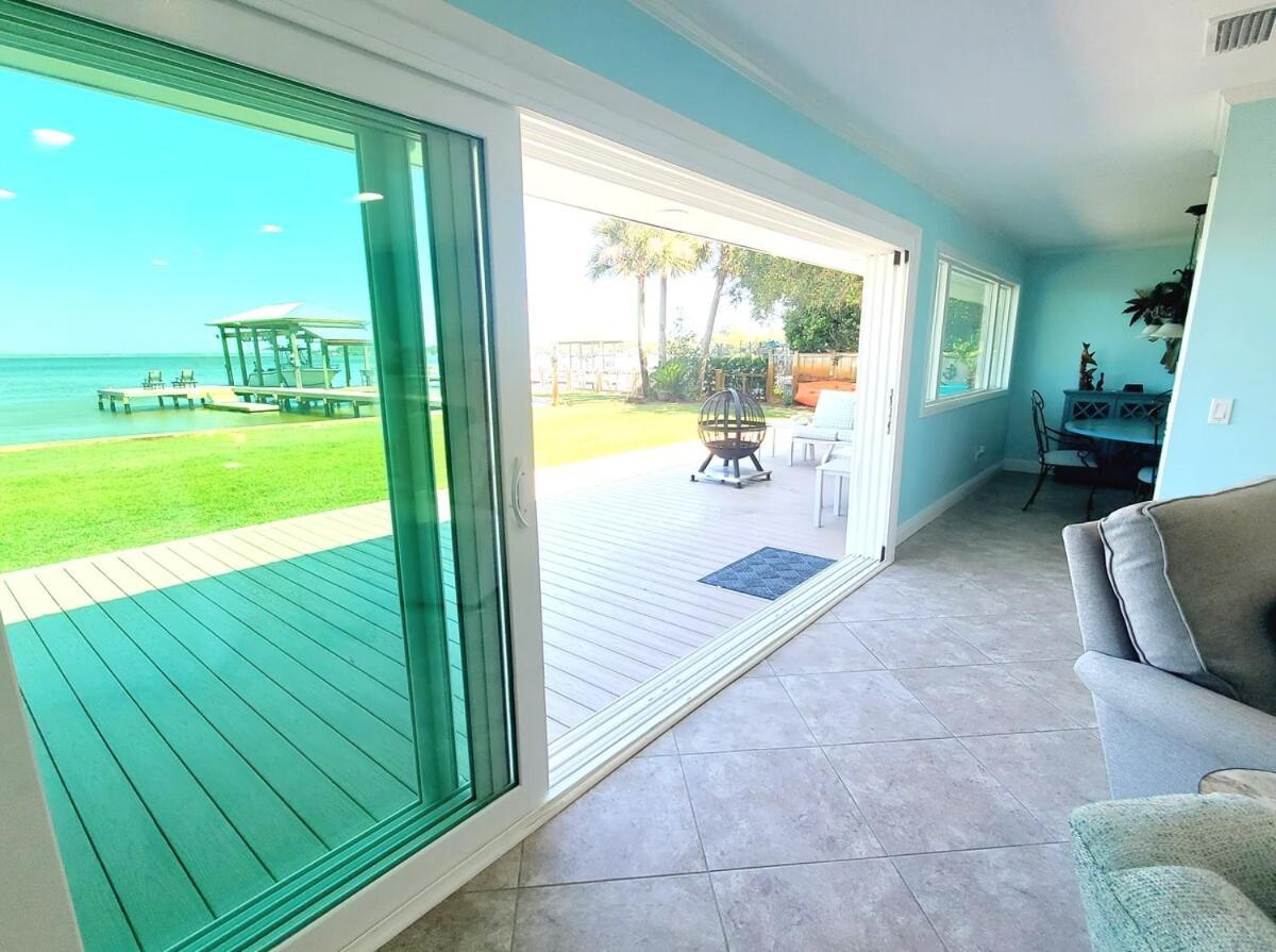 Holiday home Hidden Gem With New Patio And Private Dock Destin