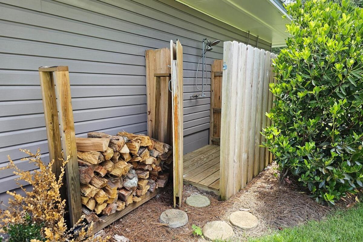 Holiday home Hidden Gem With New Patio And Private Dock *