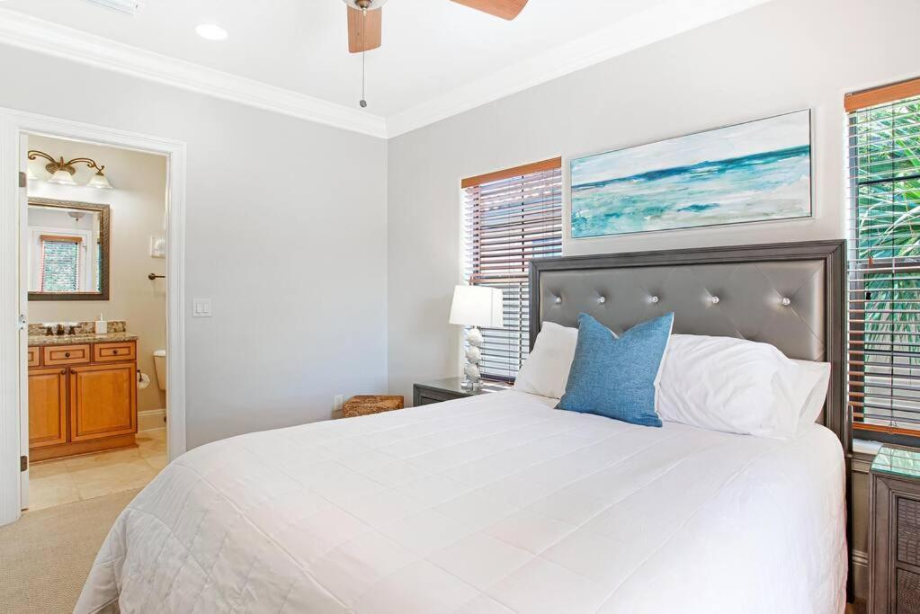 Large 5-br In Golf And - 2 Golf Carts *