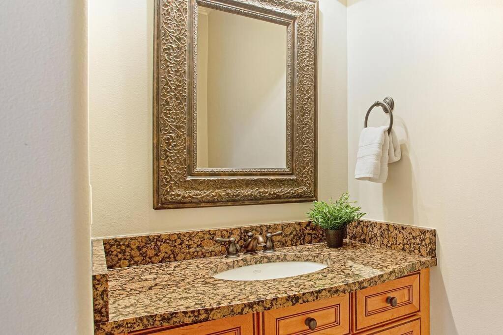 Large 5-br In Golf And - 2 Golf Carts *