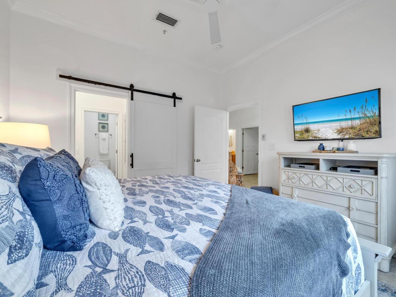 Lakefront 402 Holiday home