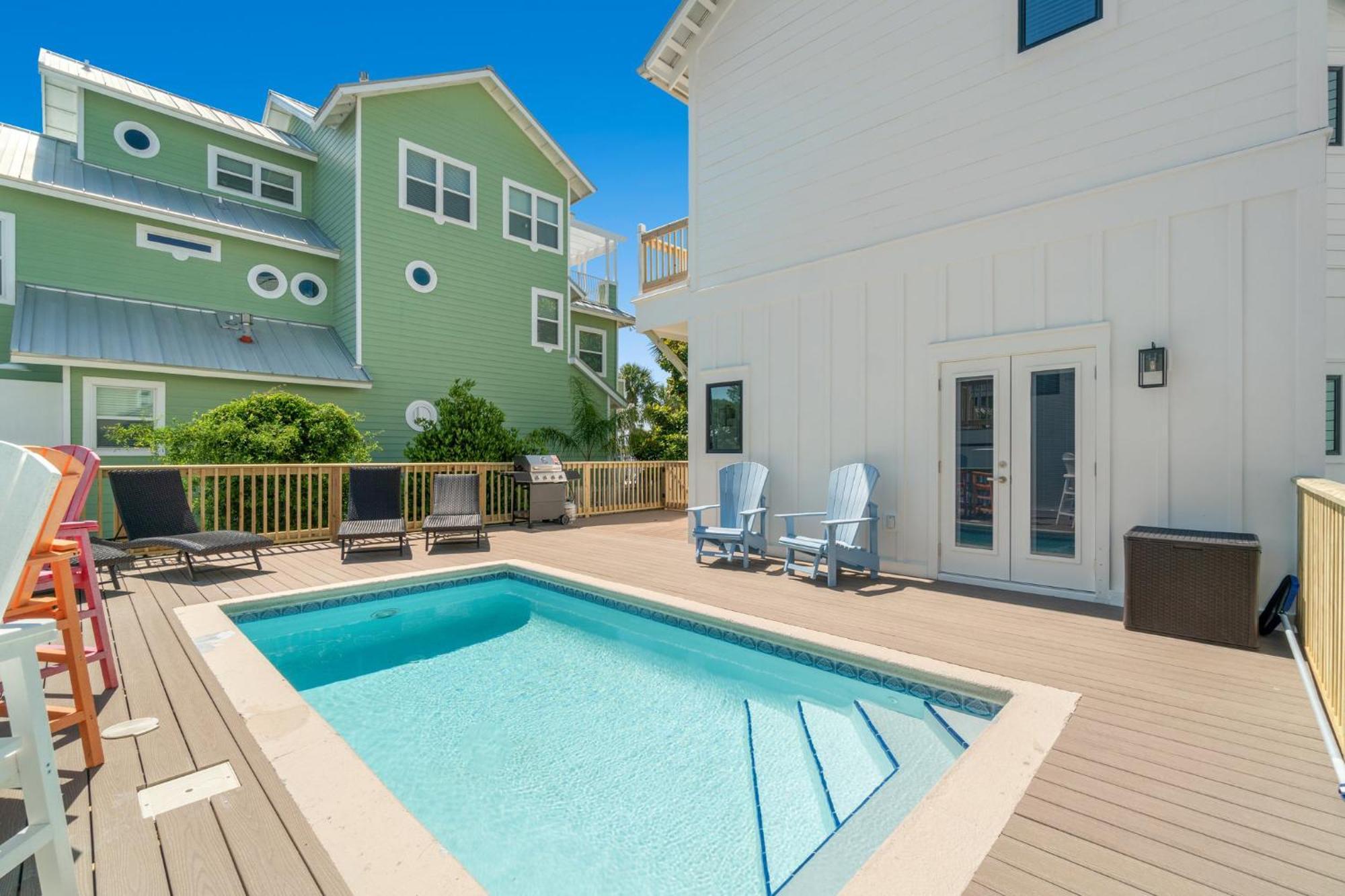 Holiday home The 19th Hole With Pool And Chair Setup