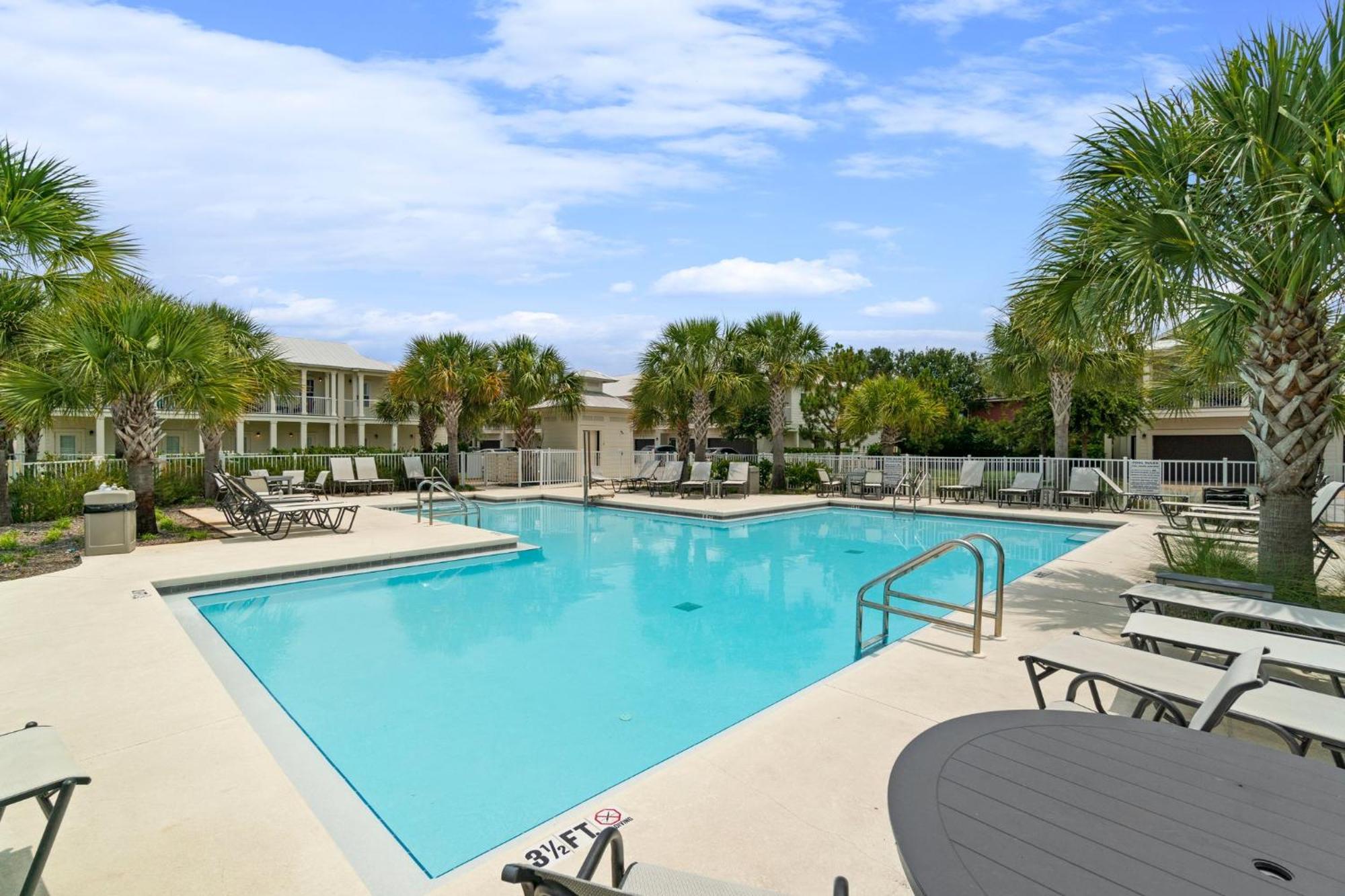 Crystal Dream With Pool And Dog Park Apartment Destin