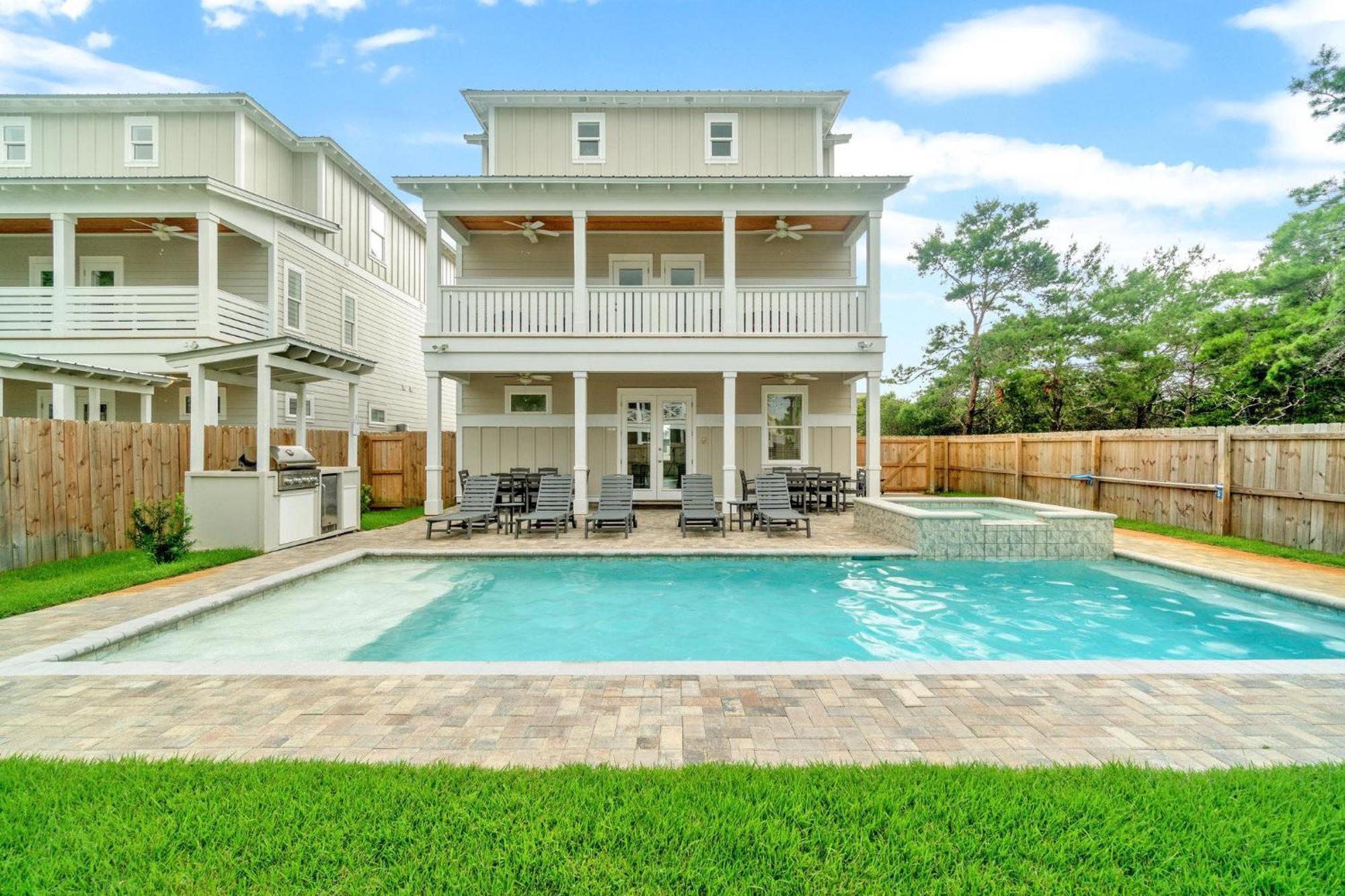 Get Your Sun With Jetted Pool And Game Holiday home