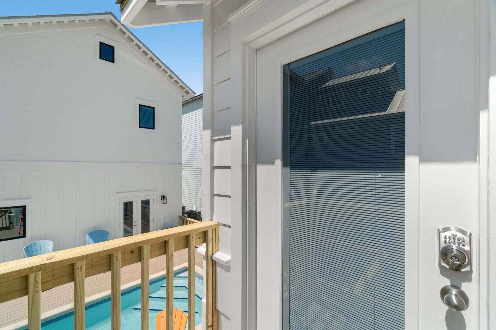 The 19th Hole With Pool And Chair Setup Holiday home