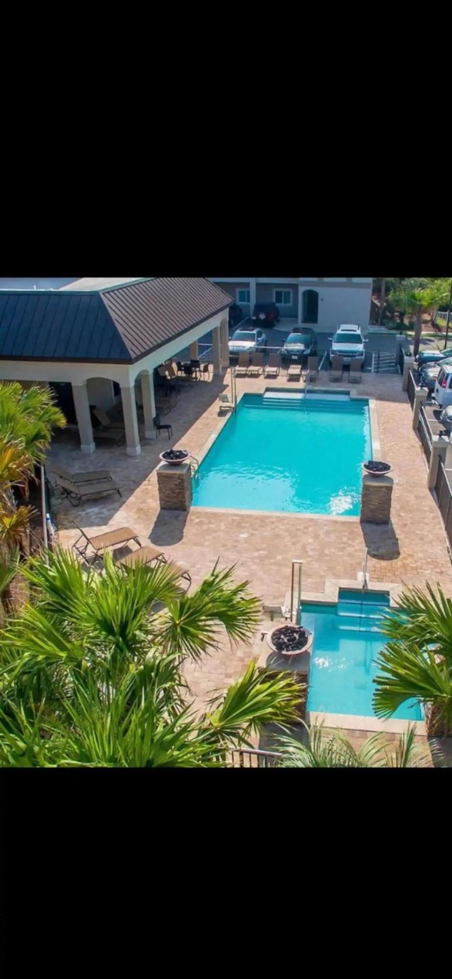 Beachside Bliss- Is Minutes From Pool Hot Tub Near Golf Holiday home Destin