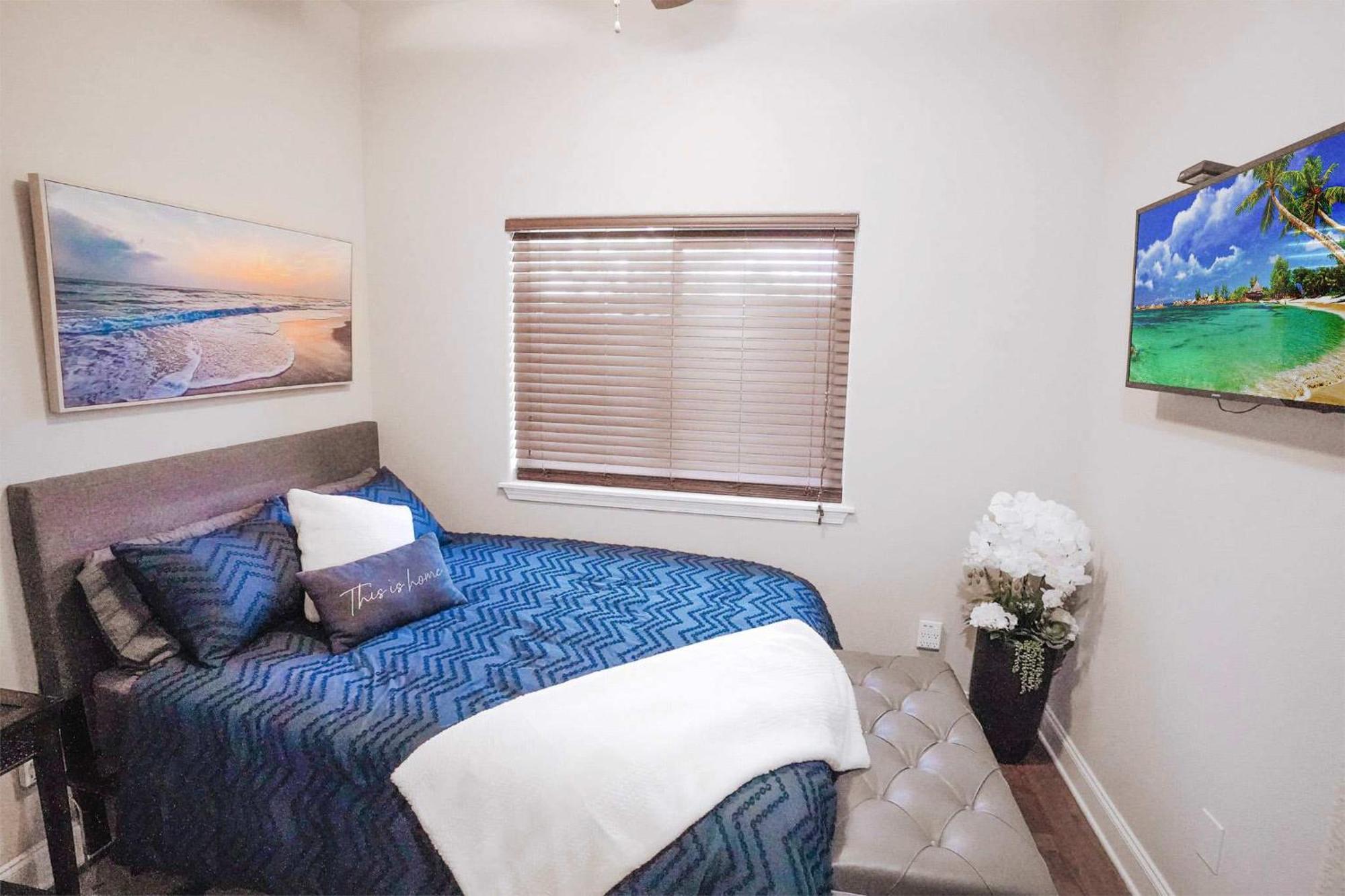 Beachside Bliss- Is Minutes From Pool Hot Tub Near Golf Holiday home