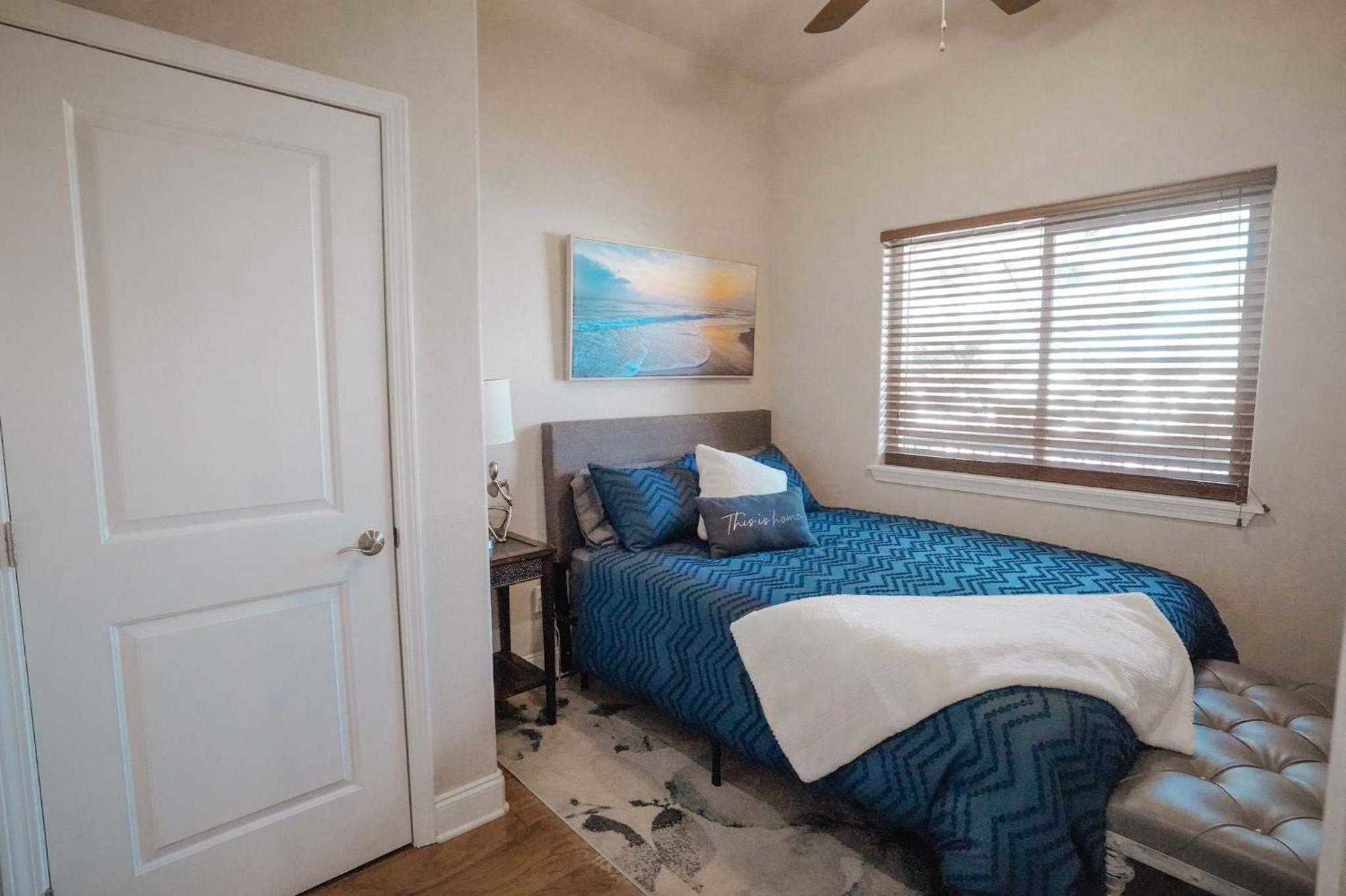 Beachside Bliss- Is Minutes From Pool Hot Tub Near Golf Holiday home *