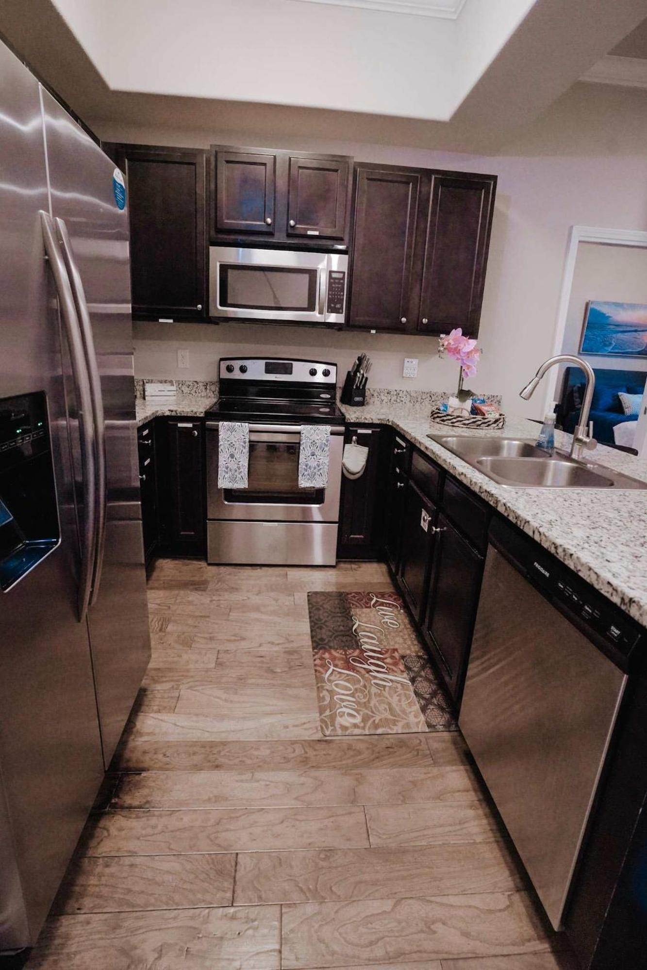 Beachside Bliss- Is Minutes From Pool Hot Tub Near Golf Holiday home Destin