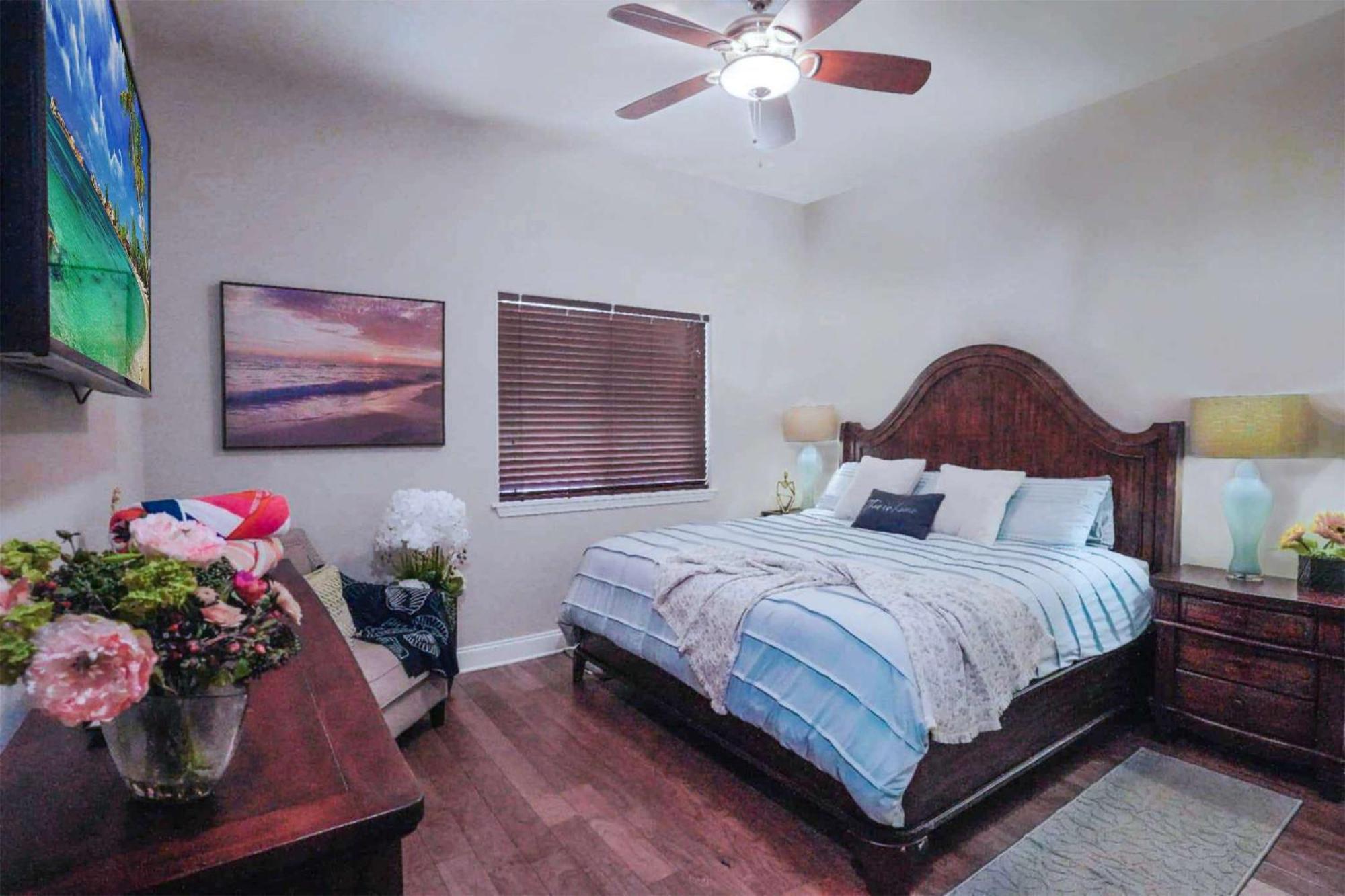 Beachside Bliss- Is Minutes From Pool Hot Tub Near Golf Holiday home Destin