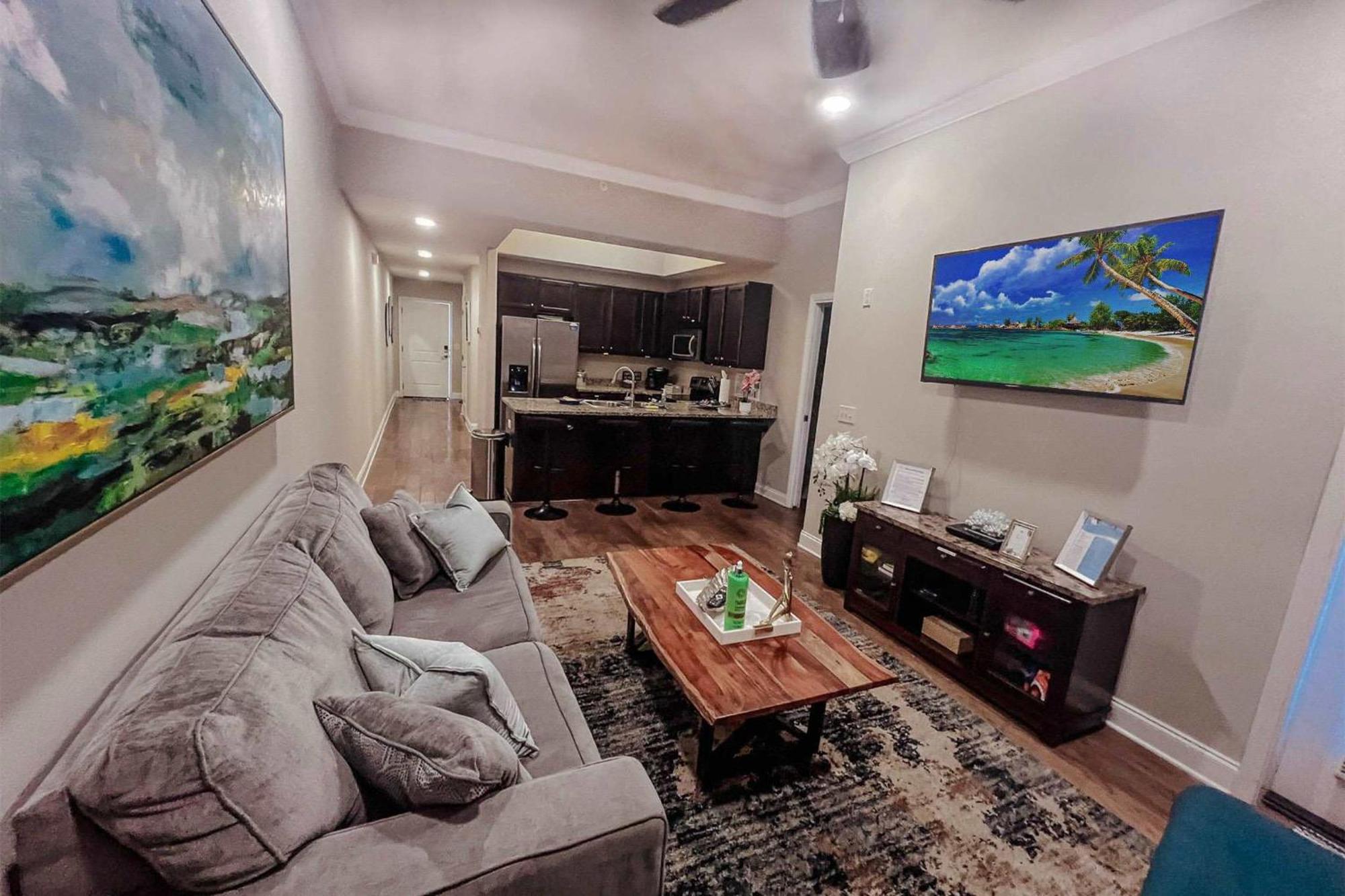 Beachside Bliss- Is Minutes From Pool Hot Tub Near Golf Destin