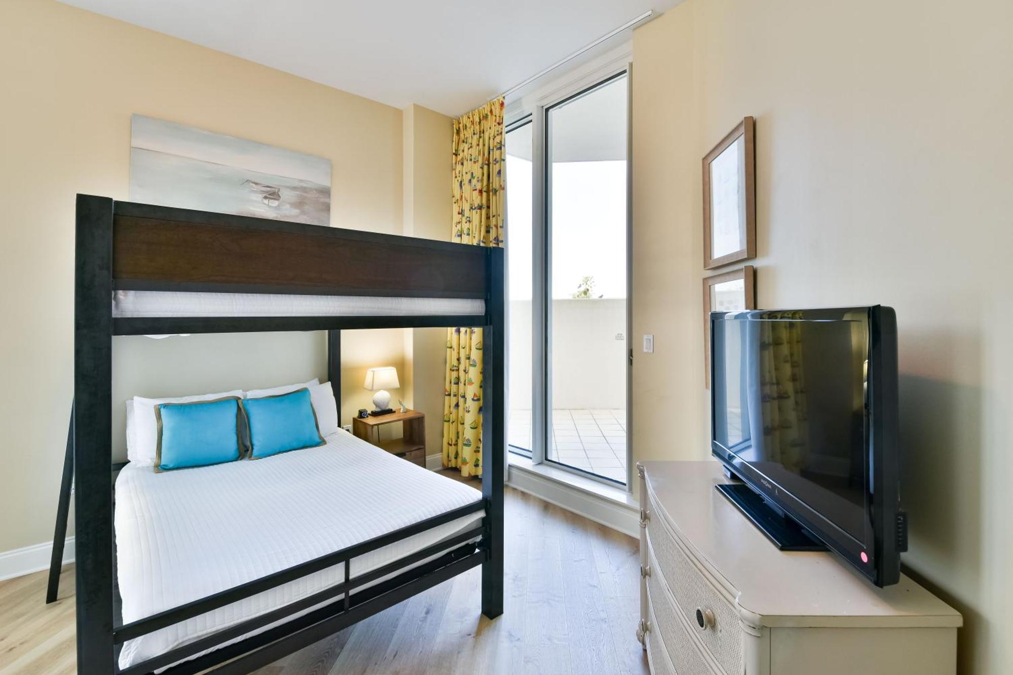 Silver Towers W206 Destin