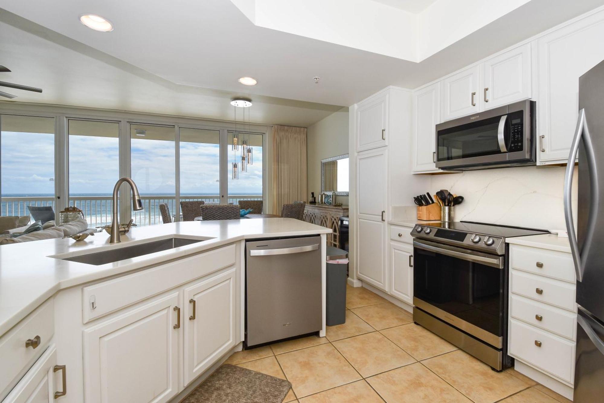 Silver Towers E703 Apartment