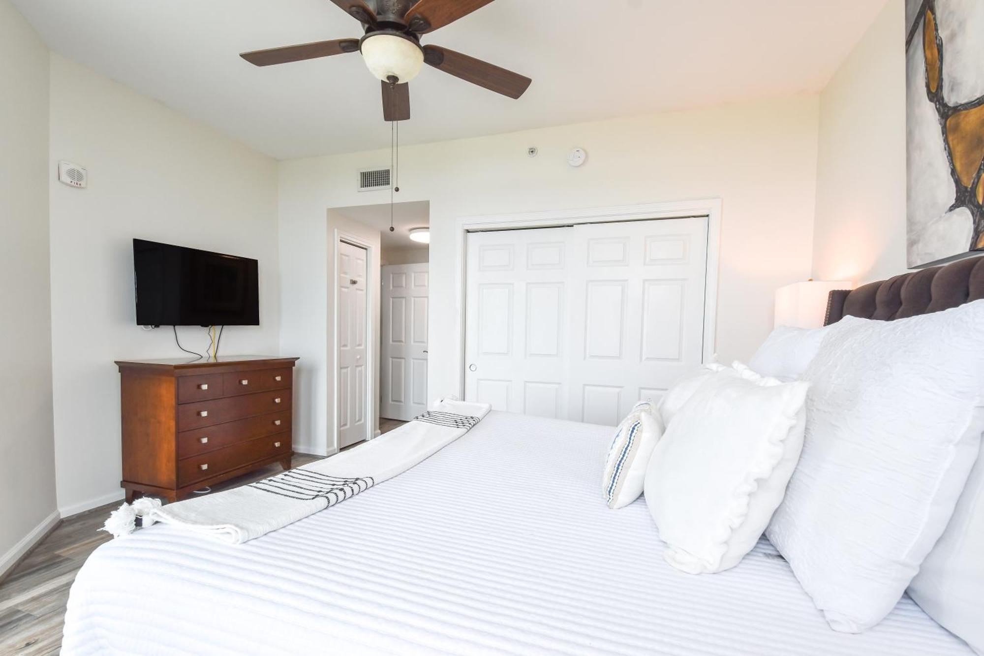 The Palms Of 21008 Junior Apartment