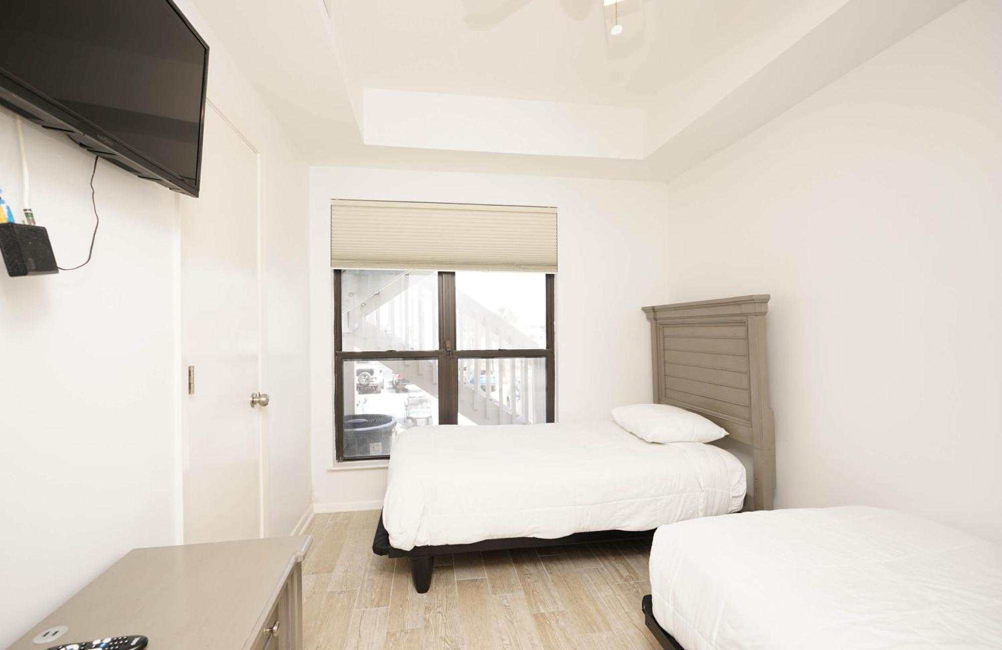 Sandpiper Cove 1142 *