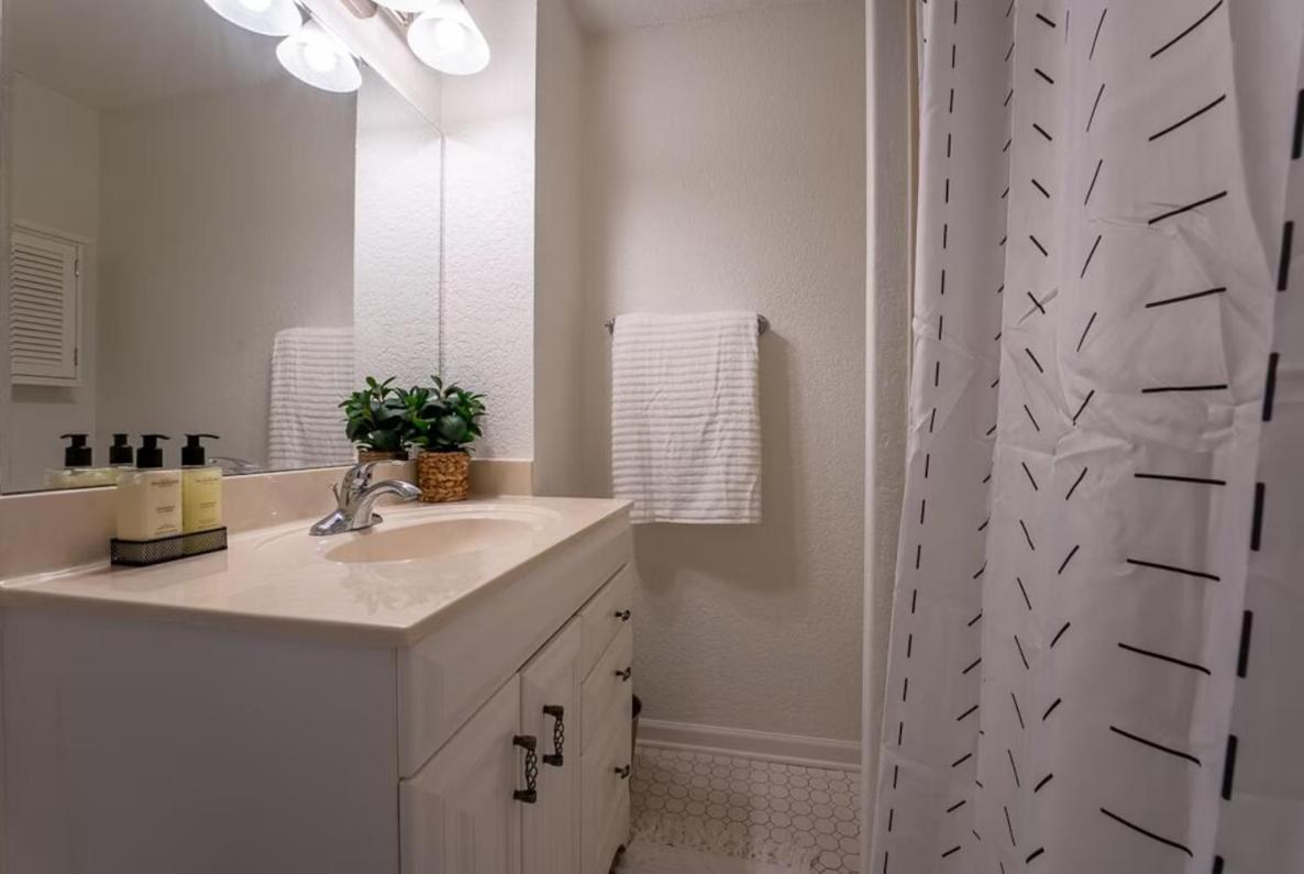 Canal Place 6 Harbor Views With Access To Boat Slip Holiday home *