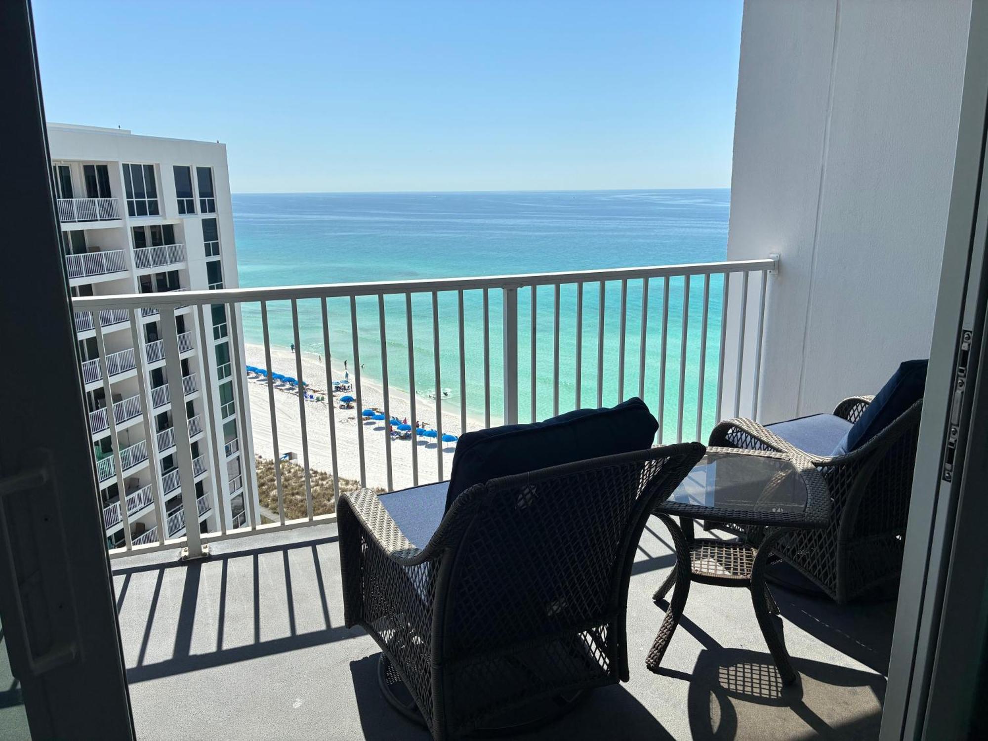 2122 Stunning Three-bedroom Penthouse Shoreline Towers 2122