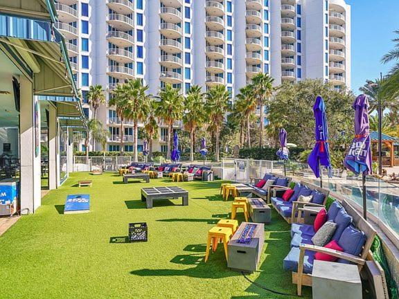 Palms 2 Bedroom King Poolside Shuttle Holiday home Destin
