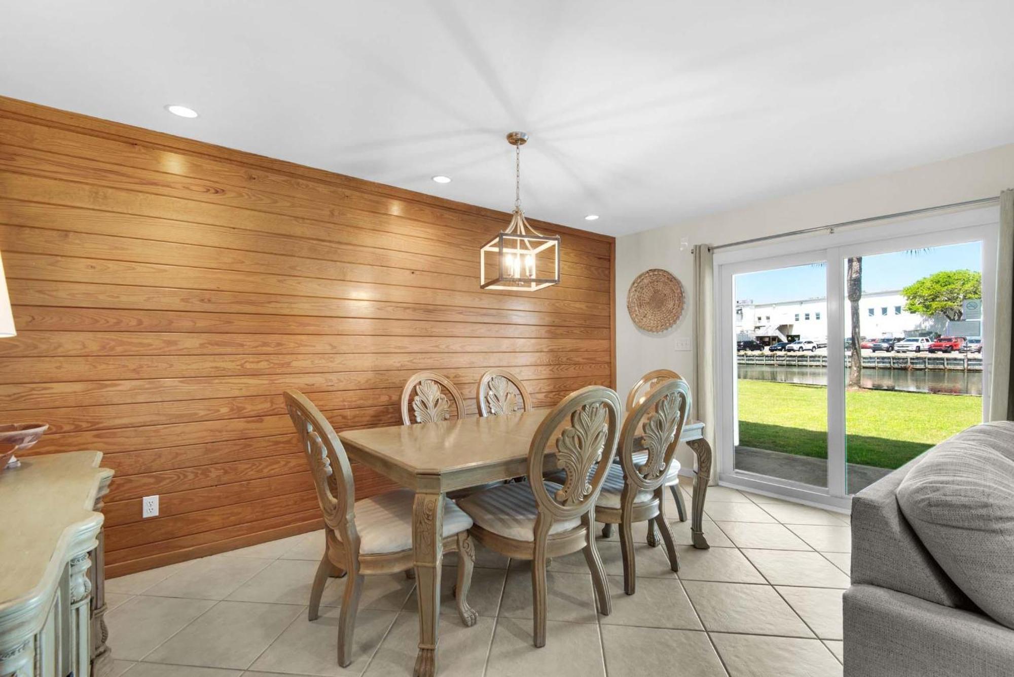 Shoreline Towers Townhouse 4-4 * Destin