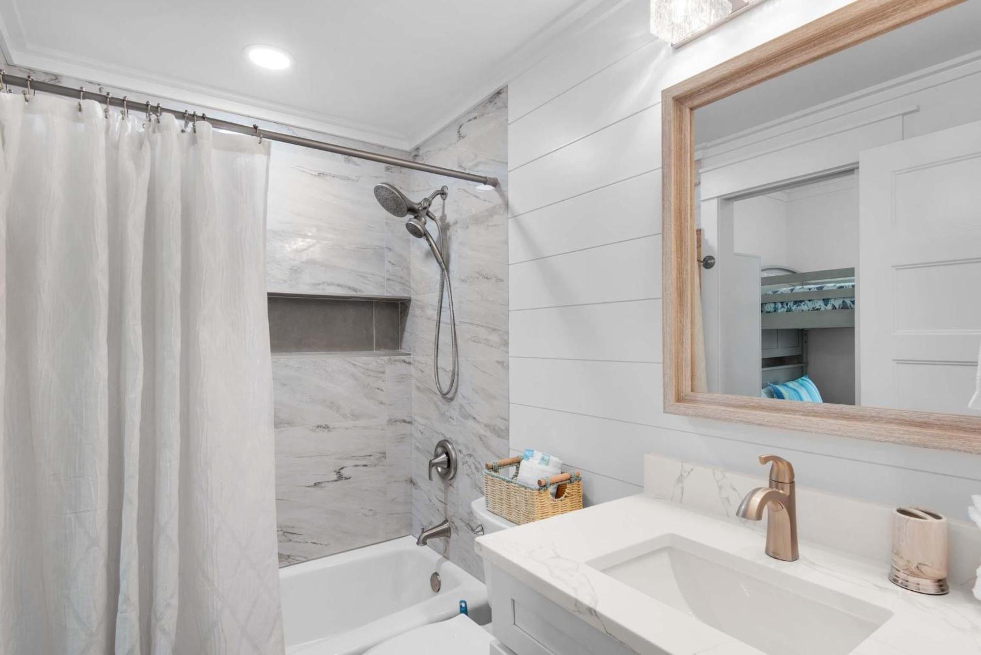 Sterling Sands 111 Apartment *