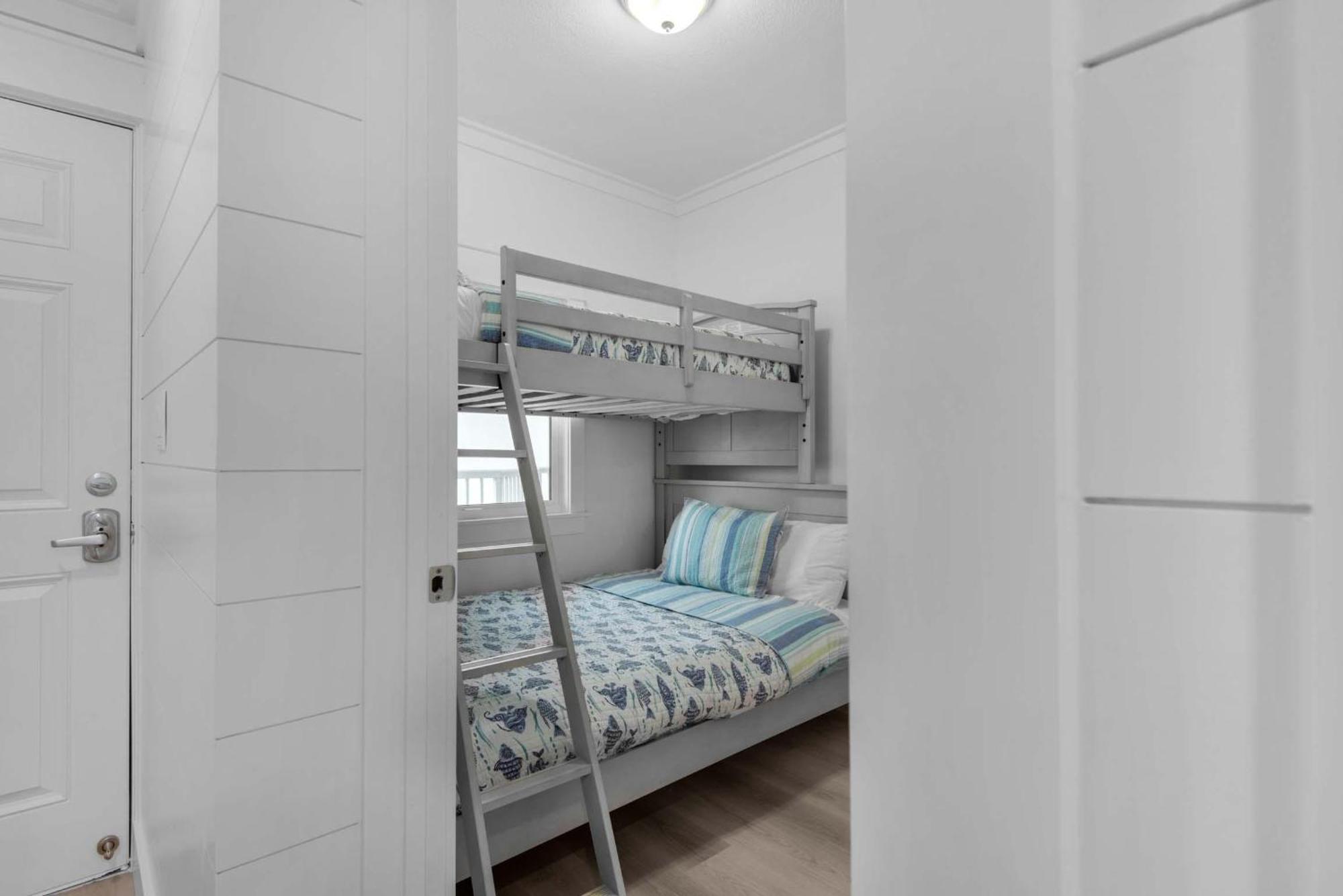 Apartment Sterling Sands 111