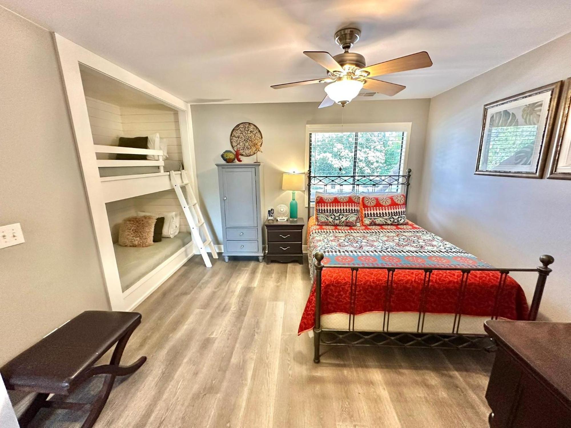 5128 Beachwalk