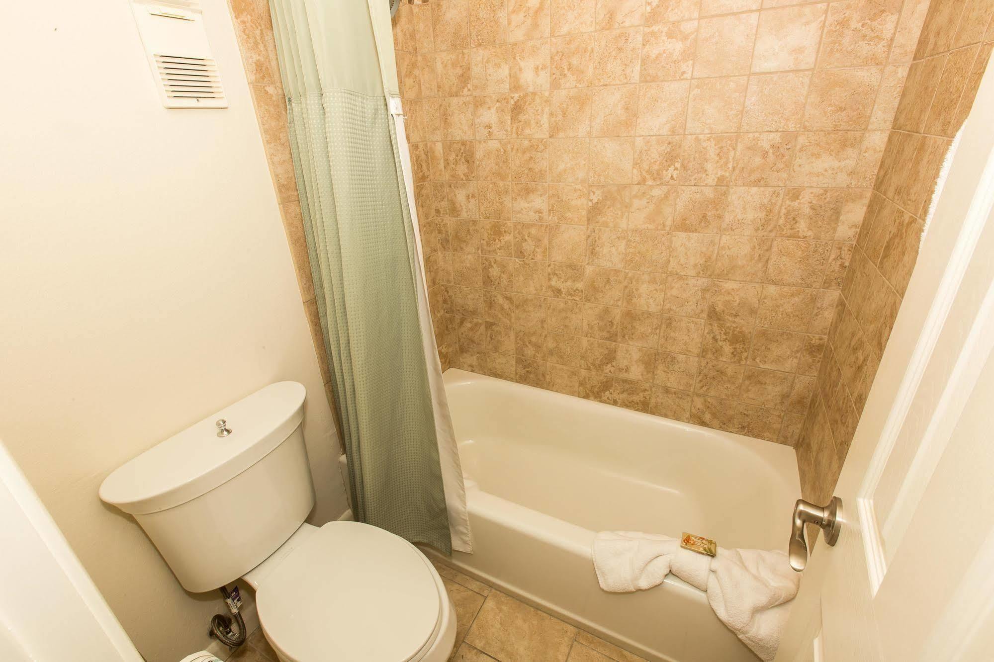 Hotel Waterview Towers By Holiday Isle 3*