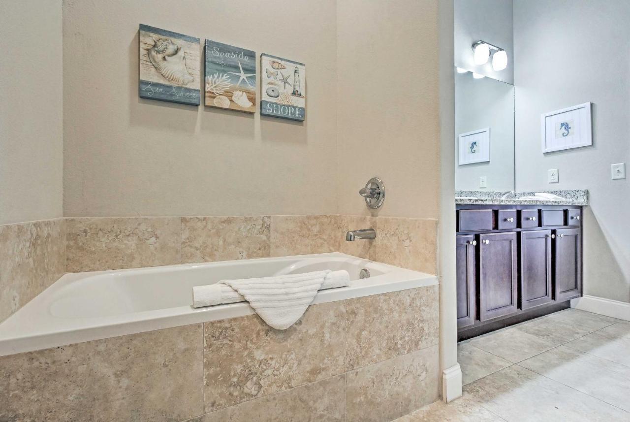Luxurious Alerio Condo - Steps To Private Beach! *