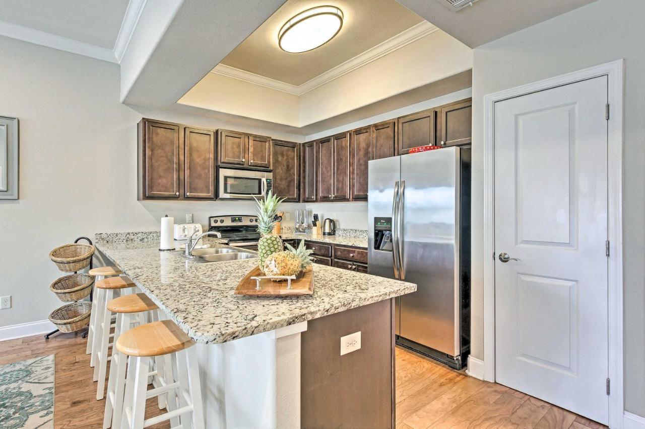 Apartment Luxurious Alerio Condo - Steps To Private Beach!