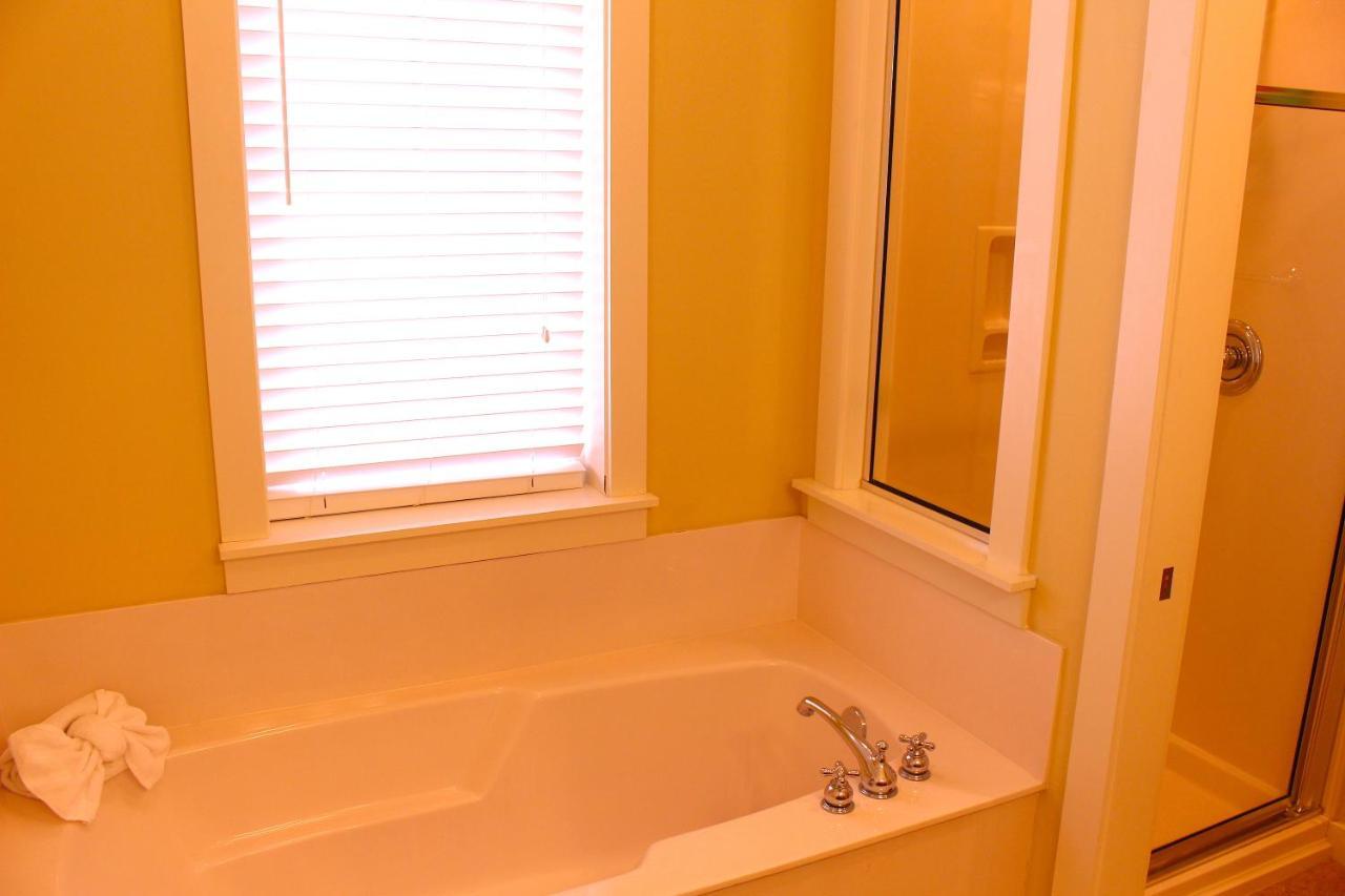 1337 Laurel Grove *