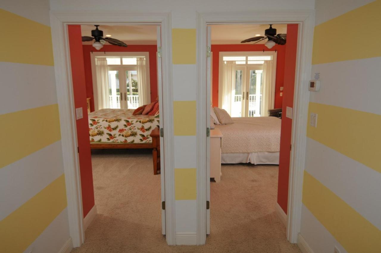 Crystal Beachin' - 1942431 Villa