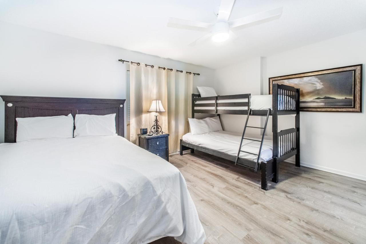 Shoreline Towers 3083 Apartment