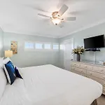Holiday Surf And Racquet Unit 316
