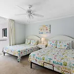 1065 Shoreline Towers Charming Beachfront Condo-Free Beach Setup
