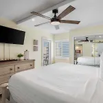 Holiday Surf And Racquet Unit 605
