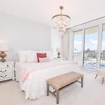 Silver Beach Towers E306