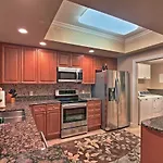 Beachfront Destin Condo With Pool And Harbor View!