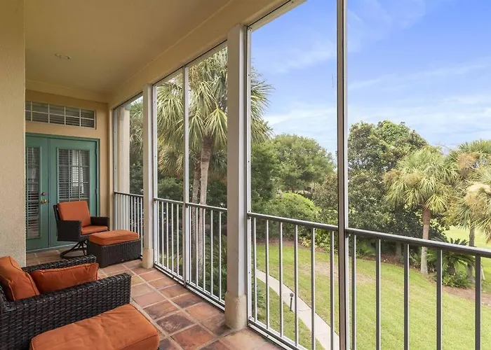 4 Bedroom - 3 Ba Townhouse Walkable To Pool