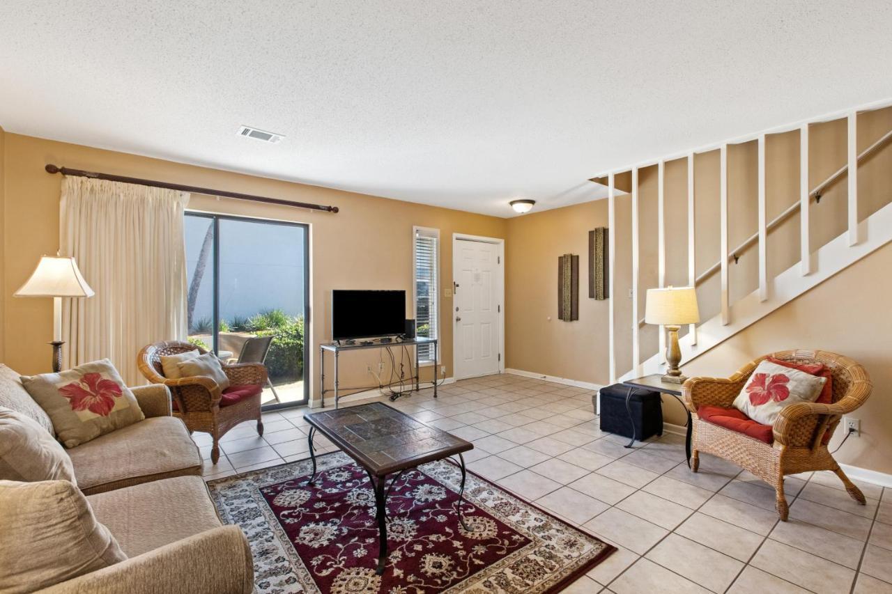 Peach Seashell Apartment