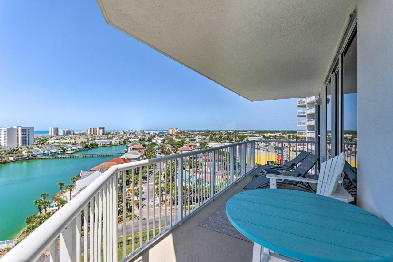 With Views, Heated Pool, And Access Apartment