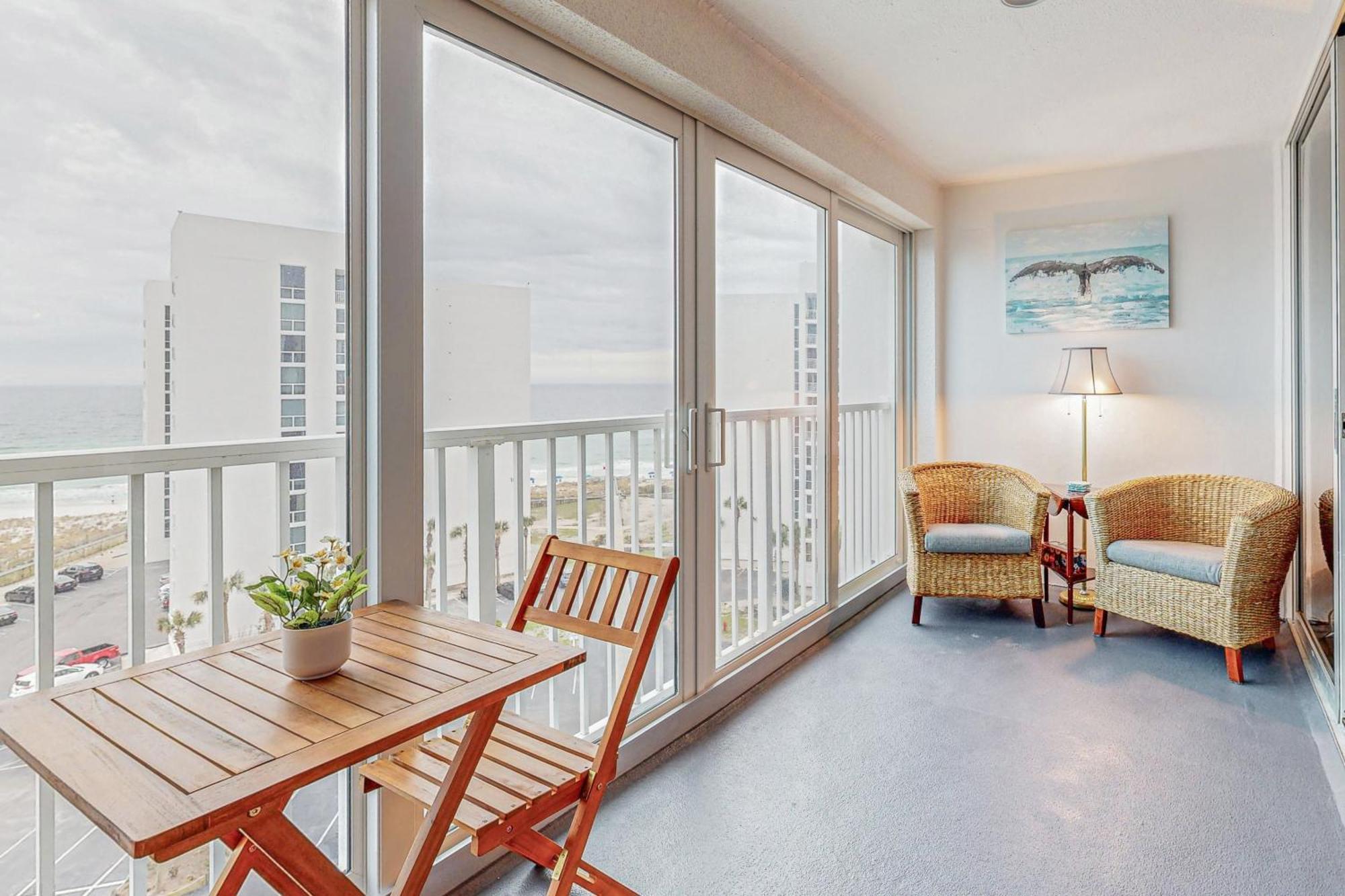 Shoreline Towers 3094 Apartment *