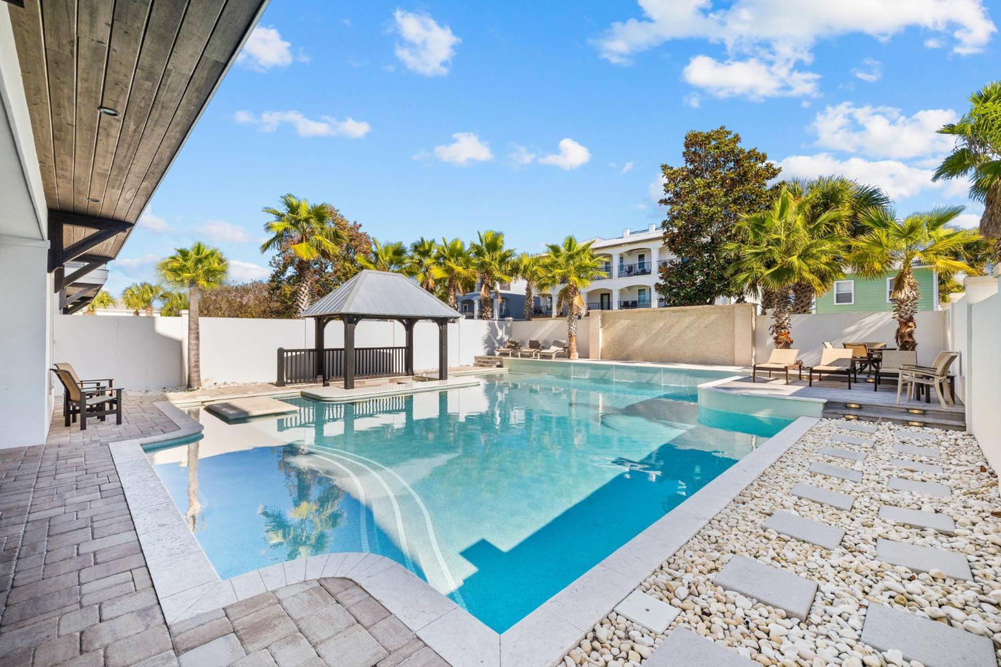 Crystal Del Mar, New! Private Pool, Gulf Views, Holiday home