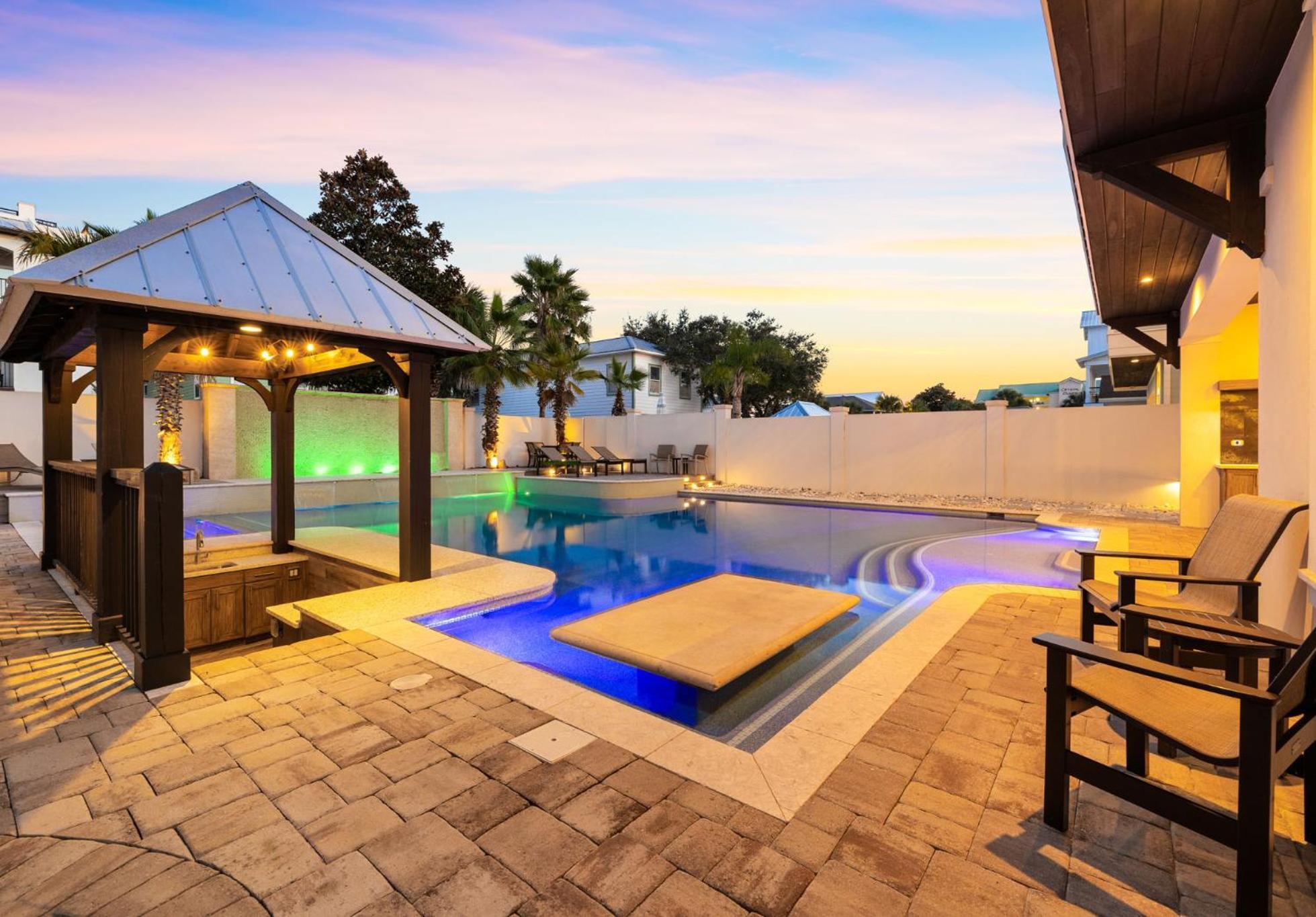 Crystal Del Mar, New! Private Pool, Gulf Views, Holiday home *