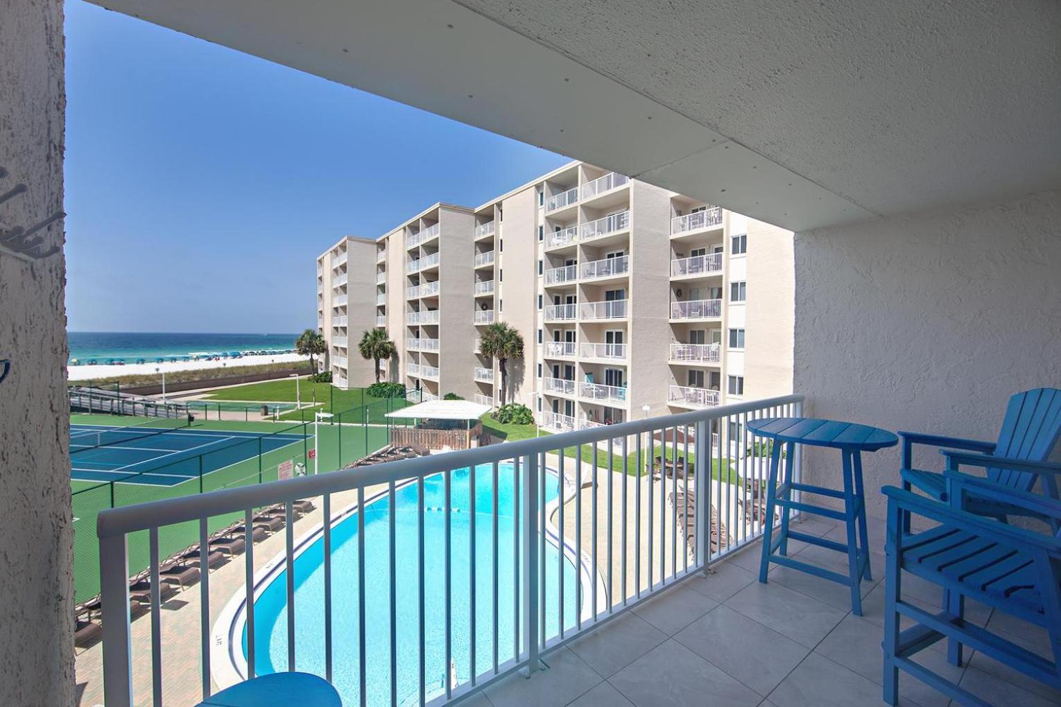 Surf And Racquet Unit 316