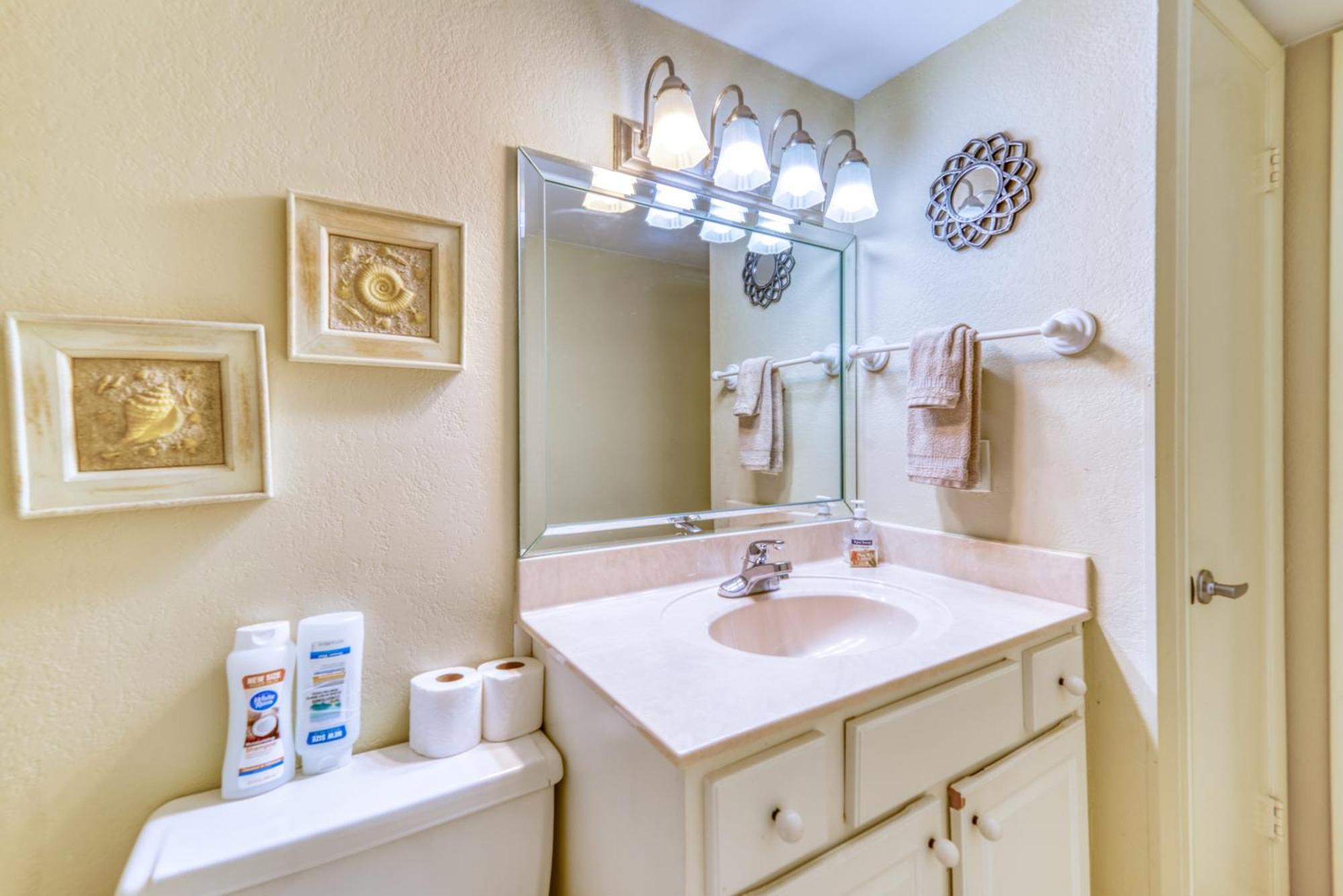 House D404 - Beachfront With Pool, Wifi, & Service Destin
