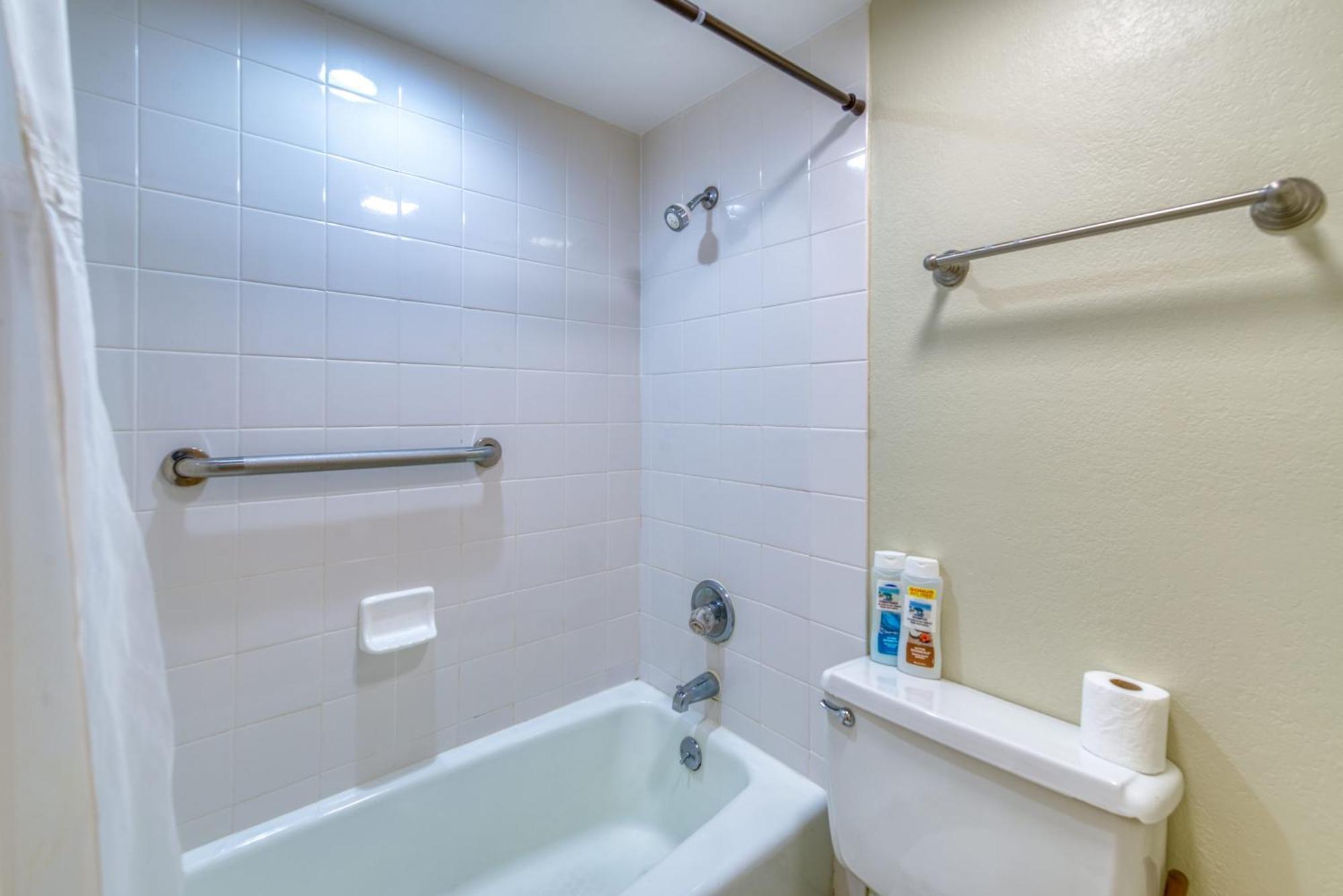 House D404 - Beachfront With Pool, Wifi, & Service *